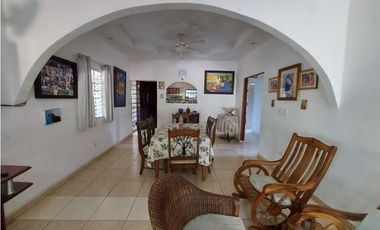 VENTA DE CASA EN PENONOME CON 1,400 MT2 - SOBRE LA VIA INTERAMERICANA