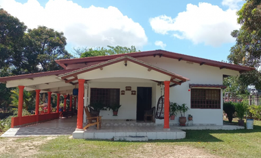 VENTA DE CASA EN PENONOME CON 1,400 MT2 - SOBRE LA VIA INTERAMERICANA