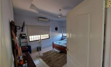 VENTA DE CASA EN PENONOME CON 1,400 MT2 - SOBRE LA VIA INTERAMERICANA