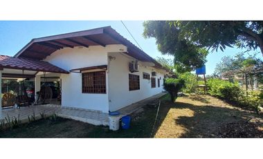 VENTA DE CASA EN PENONOME CON 1,400 MT2 - SOBRE LA VIA INTERAMERICANA