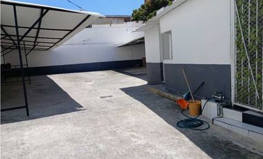 SE ARRIENDA parqueadero, lavadero, SECTOR ESTADIO, MEDELLIN / 300m²