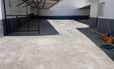 SE ARRIENDA parqueadero, lavadero, SECTOR ESTADIO, MEDELLIN / 300m²