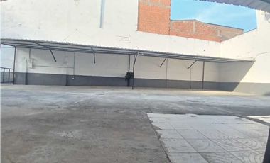 SE ARRIENDA parqueadero, lavadero, SECTOR ESTADIO, MEDELLIN / 300m²