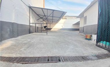 SE ARRIENDA parqueadero, lavadero, SECTOR ESTADIO, MEDELLIN / 300m²