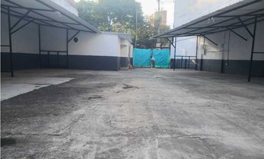 SE ARRIENDA parqueadero, lavadero, SECTOR ESTADIO, MEDELLIN / 300m²
