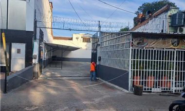SE ARRIENDA parqueadero, lavadero, SECTOR ESTADIO, MEDELLIN / 300m²