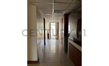 SE ARRIENDA OFICINA EXCELENTE SECTOR VITACURA