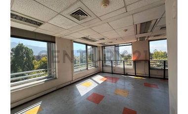 SE ARRIENDA OFICINA EXCELENTE SECTOR VITACURA