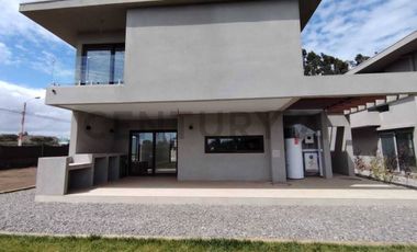 Venta de modernas y exclusivas casas en Santa Maria del Mar, Sto. Domingo.