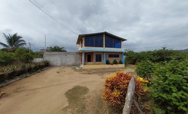 Puerto Cayo - Beach House: Se Vende Casa en Zona Rural y Cerca del Mar en Puerto Cayo