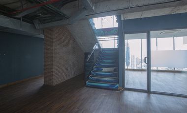 SE ALQUILA OFICINA DE 662 MTS EN OBARRIO