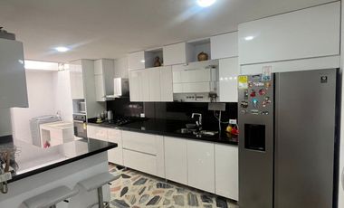 casa en venta en av. libertadores. Cod V3319