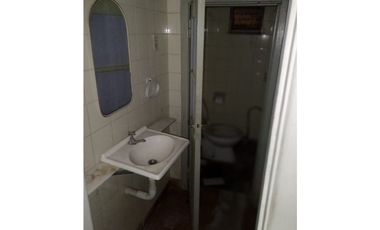 Local Frente a la Estación de Tren  En Quilmes