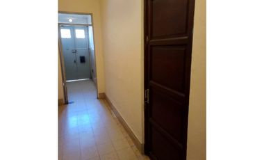 Local Frente a la Estación de Tren  En Quilmes