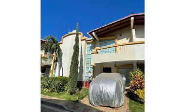 En venta casa familiar en Rodadero, Santa Marta, Colombia.