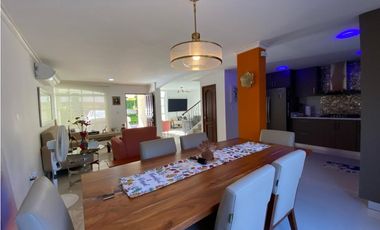 En venta casa familiar en Rodadero, Santa Marta, Colombia.