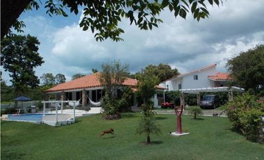 Se Vende acogedora residencia en Punta Barco