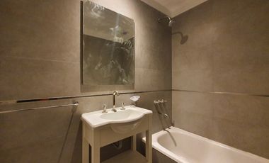 Venta - Departamento dos ambientes con terraza propia - Los Troncos - R. Peña 1613