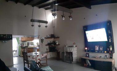 EXCELENTE PROPIEDAD CASA REMODELADA A NUEVA EN GARIN BUENA UBICACION