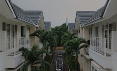 DI SEWAKAN RUMAH TOWNHOUSE (3 Lantai)DI CILANDAK TENGAH JAKARTA SELATAN