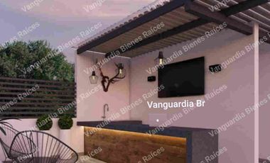 Casa  en venta en Delicias, Cuernavaca.  En privada de 4 casas en zona dorada, con alberca propia