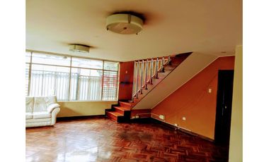 Se Alquila Amplia Casa Solo Primer Piso  – Ideal Para Oficinas O Negocios Surco A Una Cuadra De La Av. Polo