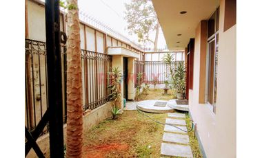 Se Alquila Amplia Casa Solo Primer Piso  – Ideal Para Oficinas O Negocios Surco A Una Cuadra De La Av. Polo