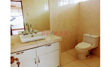 Se Alquila Amplia Casa Solo Primer Piso  – Ideal Para Oficinas O Negocios Surco A Una Cuadra De La Av. Polo