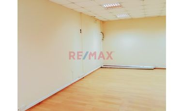 Se Alquila Amplia Casa Solo Primer Piso  – Ideal Para Oficinas O Negocios Surco A Una Cuadra De La Av. Polo