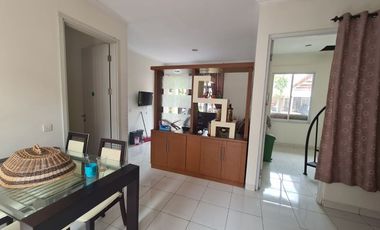 Dijual Rumah The Icon Eastern Cosmo BSD City Tangerang Semi Furnished Murah* Rumah 2lantai sudah renov semi furnished