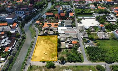 Tanah 2500m2 di Kawasan Komplek Villa dekat Legian