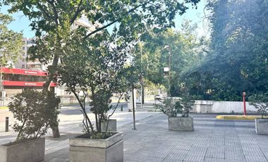 SE ARRIENDA LOCAL VITACURA CON VESPUCIO