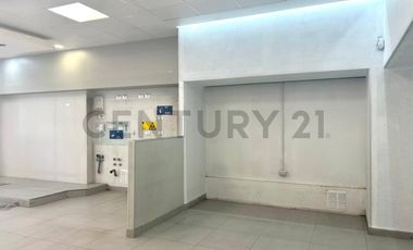 SE ARRIENDA LOCAL VITACURA CON VESPUCIO