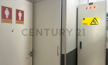 SE ARRIENDA LOCAL VITACURA CON VESPUCIO