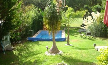 CASA EN VENTA CLUB DE GOLF TEQUISQUIAPAN CON ALBERCA Y VISTA AL CAMPO DE GOLF