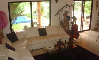 CASA EN VENTA CLUB DE GOLF TEQUISQUIAPAN CON ALBERCA Y VISTA AL CAMPO DE GOLF