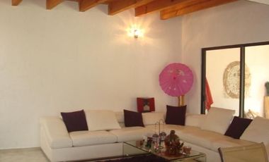 CASA EN VENTA CLUB DE GOLF TEQUISQUIAPAN CON ALBERCA Y VISTA AL CAMPO DE GOLF