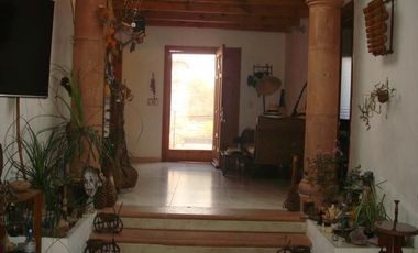 CASA EN VENTA CLUB DE GOLF TEQUISQUIAPAN CON ALBERCA Y VISTA AL CAMPO DE GOLF