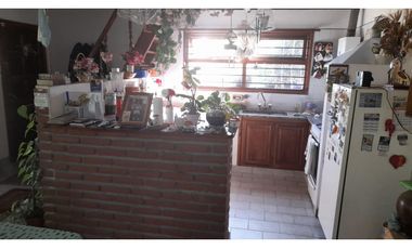 Casa Tres Ambientes y Cochera Doble