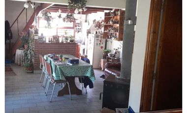 Casa Tres Ambientes y Cochera Doble