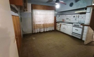EN VENTA - CASA+DEPARTAMENTO+LOCAL COMERCIAL - OPORTUNIDAD