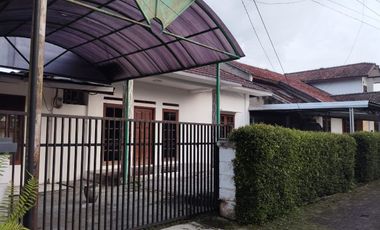 Best Investment! Rumah Besar di Jalan Raya Lembang - Lokasi Dekat Tempat Wisata & View Pegunungan