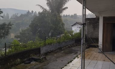 Best Investment! Rumah Besar di Jalan Raya Lembang - Lokasi Dekat Tempat Wisata & View Pegunungan