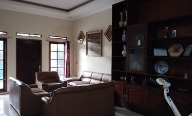 Best Investment! Rumah Besar di Jalan Raya Lembang - Lokasi Dekat Tempat Wisata & View Pegunungan