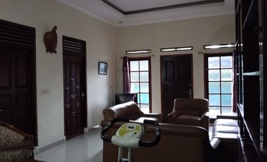 Best Investment! Rumah Besar di Jalan Raya Lembang - Lokasi Dekat Tempat Wisata & View Pegunungan