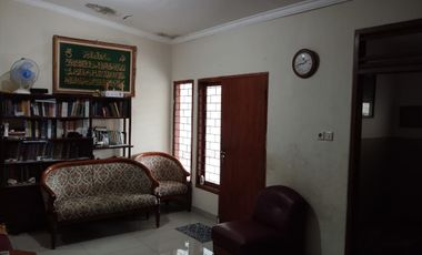 Best Investment! Rumah Besar di Jalan Raya Lembang - Lokasi Dekat Tempat Wisata & View Pegunungan