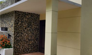 VENTA DE CASA EN ALTOS DE CERRO AZUL