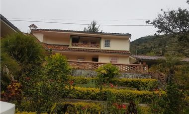 Hacienda con casa y terreno en venta tipo quinta en paute
