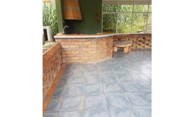Hacienda con casa y terreno en venta tipo quinta en paute