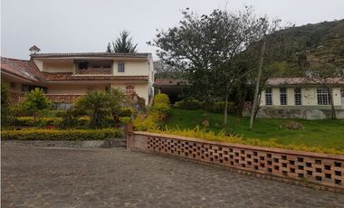 Hacienda con casa y terreno en venta tipo quinta en paute